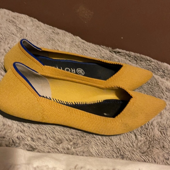 Flats - Picture 1 of 7